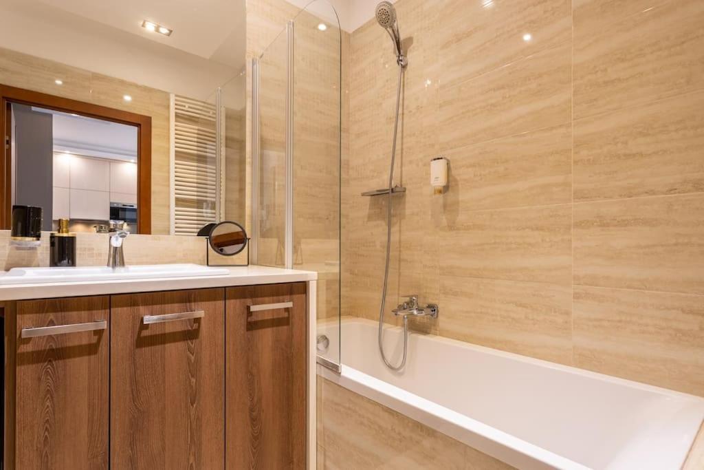 Urban Chic - One Bedroom - Center&stawki Apartament *